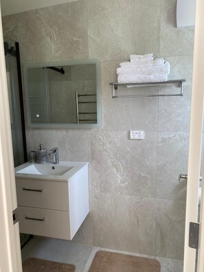Bathroom - Wellsford Farm Retreat (Wellsford)