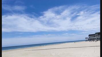 Beach nearby, sun loungers, beach towels