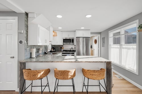  Steps away to the beach - Surf - Sun & Sand beach house