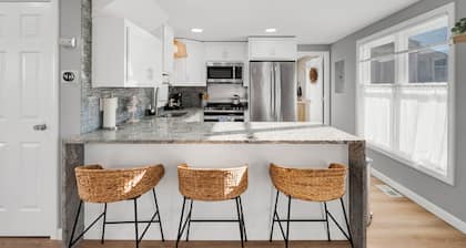 Steps away to the beach - Surf - Sun & Sand beach house