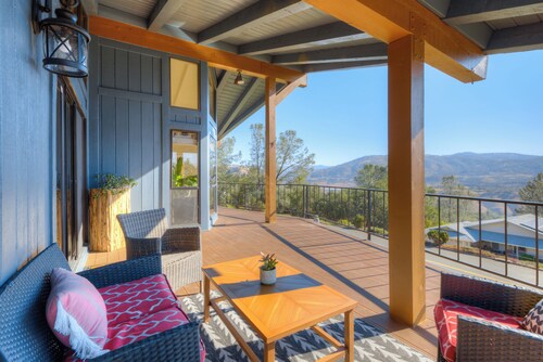 Lake Oroville Luxury Bungalow w/Panoramic Marina Views 3 Beds 3 Baths Sleeps 10