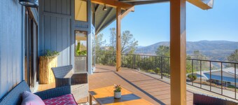 Lake Oroville Luxury Bungalow w/Panoramic Marina Views 3 Beds 3 Baths Sleeps 10