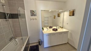 Hair dryer - Royan – CHARMING APARTMENT with Balcony – COMFORT and RELAXATION Guaranteed! (ROYAN)