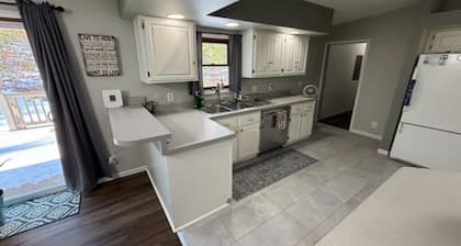 Tranquil 3-bedroom house with AC in welcoming Mio access to ORV trails from