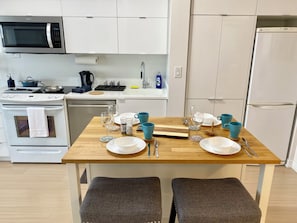 Private kitchen - Comfortable 1 Bedroom Apartment at Prime Toronto (Toronto)
