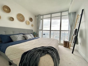 Room - Comfortable 1 Bedroom Apartment at Prime Toronto (Toronto)