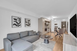 Living area - Spacious 2BR City Escape | Heart of Downtown (Toronto)