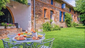 Outdoor dining - Le Boucaou - SABONNERES (SABONNERES)