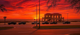 Coral Breeze - Beachfront 3BR Home in Biloxi