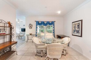 Dining - Coastal Casino 80–Beach Access–Sleeps 6 (Seagrove Beach)