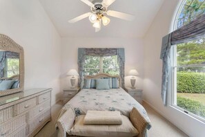 3 bedrooms, WiFi, bed sheets, wheelchair access - Coastal Casino 80–Beach Access–Sleeps 6 (Seagrove Beach)