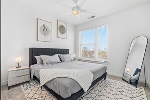 Room - Fountain Square 2BR Apt  8 mins to Lucas Oil/IMS (Indianapolis)