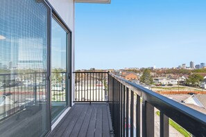 Property grounds - Fountain Square 2BR Apt  8 mins to Lucas Oil/IMS (Indianapolis)