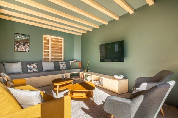 Living area - Vrbo Property (BOURG SAINT MAURICE)