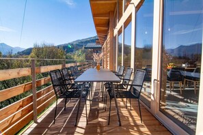 Outdoor dining - Vrbo Property (BOURG SAINT MAURICE)