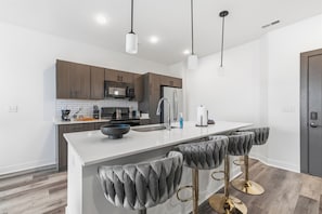 Private kitchen - Spacious 2BR Stay Near DT + Fast WiFi + Parking (Indianapolis)