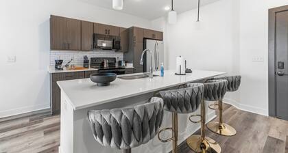 Spacious 2BR Stay Near DT + Fast WiFi + Parking