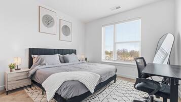 2 bedrooms, iron/ironing board, Internet, bed sheets