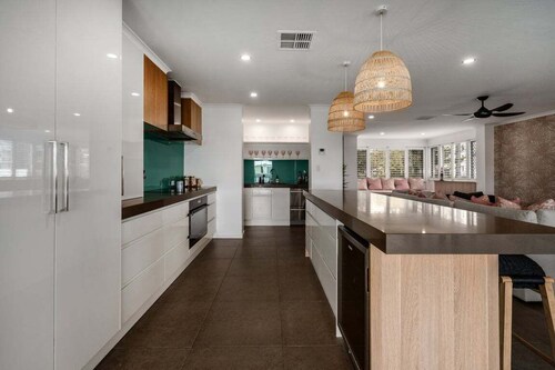 4 Bedroom - Nimolanca Partial Ocean View
