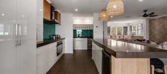 4 Bedroom - Nimolanca Partial Ocean View