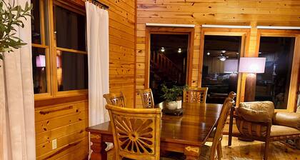 Maxwell Reserve • Private Forest Retreat • Sleeps 14