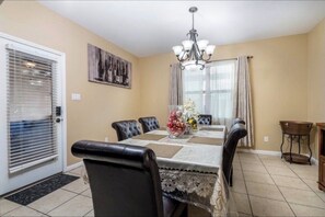 Dining - 4-bedroom house in beautiful Magnolia TX (Magnolia)