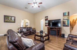 Living area - 4-bedroom house in beautiful Magnolia TX (Magnolia)