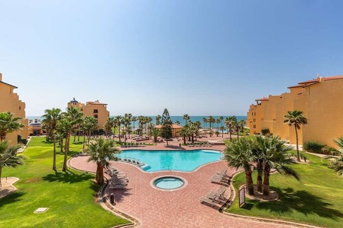 Resort with 1 bedroom and AC in serene Puerto Penasco