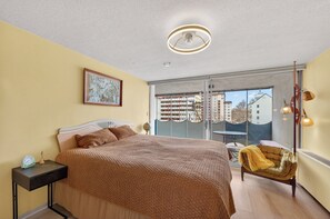 Room - Mile High Mid-Century Oasis, Light-Filled Central Denver Walkable Neighborhood!! (Denver)