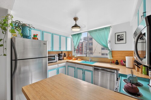 Mile High Mid-Century Oasis, Light-Filled Central Denver Walkable Neighborhood!!