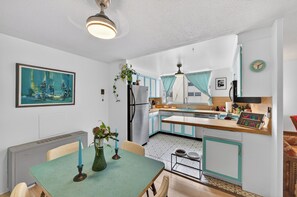 Private kitchen - Mile High Mid-Century Oasis, Light-Filled Central Denver Walkable Neighborhood!! (Denver)