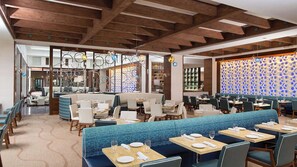 Dining - Bahamian Adventure at Harborside Resort at Atlantis Resort Waterpark amenities (Paradise Island)