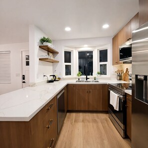 Microwave, oven, stovetop, dishwasher - Clean Stylish 3BR w/ Parking • Near Beach & mins to downtown (Seattle)