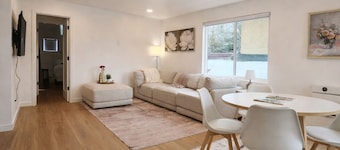 Clean Stylish 3BR w/ Parking • Near Beach & mins to downtown