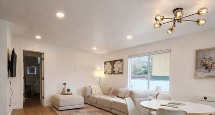 Clean Stylish 3BR w/ Parking • Near Beach & mins to downtown