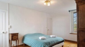2 makuuhuonetta, vauvan matkasänky