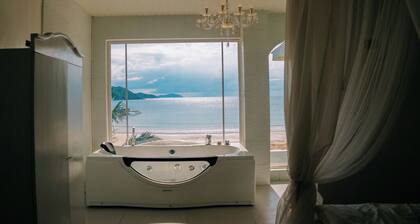 Serene 8-bedroom resort with AC in beautiful El Nido