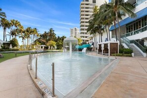 Pool - Sorrento 704 (Miami Beach)