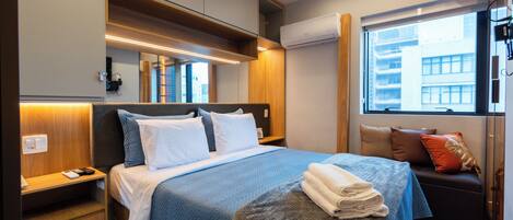 ห้องลักซ์ชัวรี่สตูดิโอสวีท | ตู้นิรภัยในห้องพัก, ผ้าม่านกันแสง, เตารีด/โต๊ะรีดผ้า, Wi-Fi ฟรี
