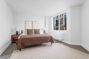 2 bedrooms, iron/ironing board, internet, bed sheets - Spacious 2BR/2BA Apartment in Prime Midtown West (New York)