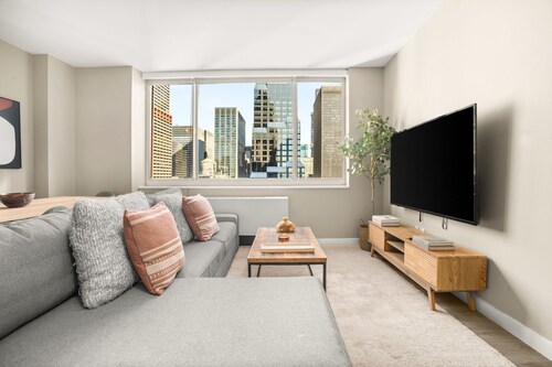 Spacious 2BR/2BA Apartment in Prime Midtown West