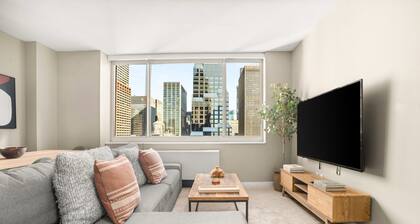 Spacious 2BR/2BA Apartment in Prime Midtown West
