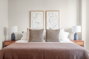 2 habitaciones, tabla de planchar con plancha, internet y ropa de cama 
