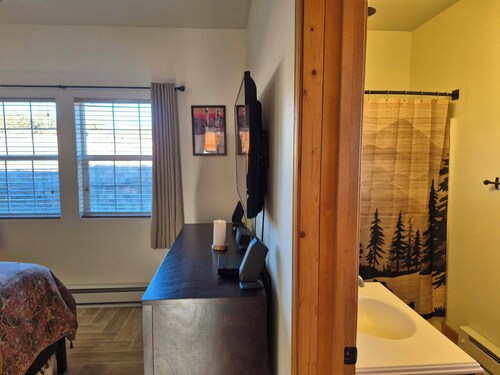 Perfect 1-bedroom cabin in wonderful Los Ojos for a cozy stay