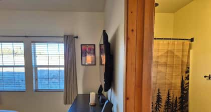 Perfect 1-bedroom cabin in wonderful Los Ojos for a cozy stay