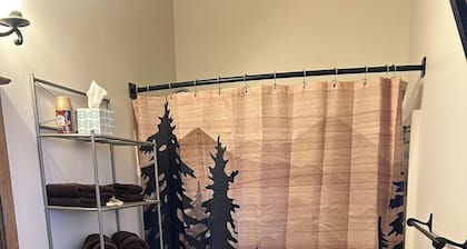 Perfect 1-bedroom cabin in wonderful Los Ojos for a cozy stay