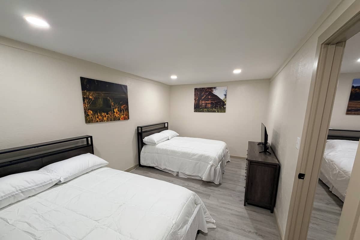 Family Suite, Multiple Beds | WiFi (free), bed sheets