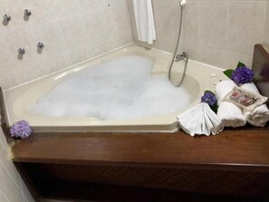 Deluxe-Suite, Gartenblick | Badezimmer