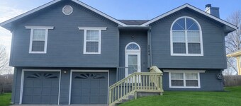 Charming 3-bedroom house in beautiful Blue Springs near FIFA World Cup location