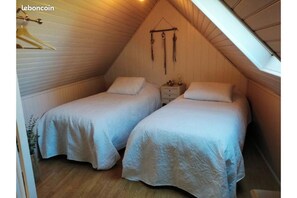 Unclassified image, 3 of 10, button - Vrbo Property (Trégarvan)